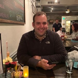 Meet your Posher, Casey